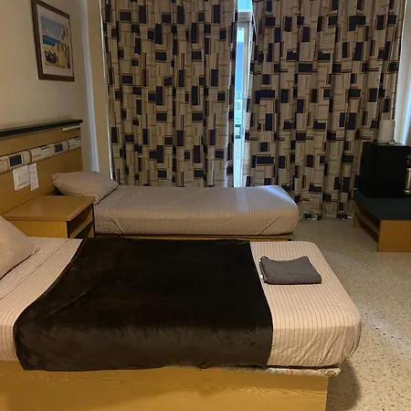 Holiday Apartments 호스텔